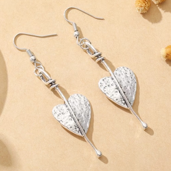 Free People Jewelry - Heart Drop Earrings N1962